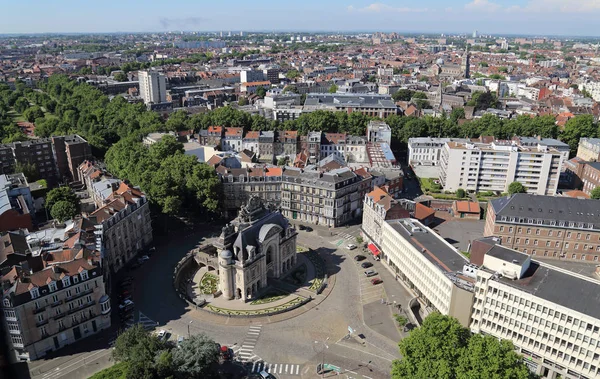 凯旋门巴黎和法国里尔的城市景观从市政厅钟楼上看到 — 图库照片