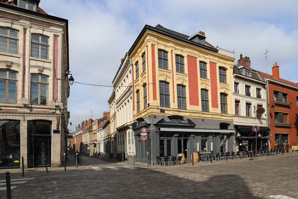 历史房子和餐馆在地方杜音乐会在法国里尔 — 图库照片