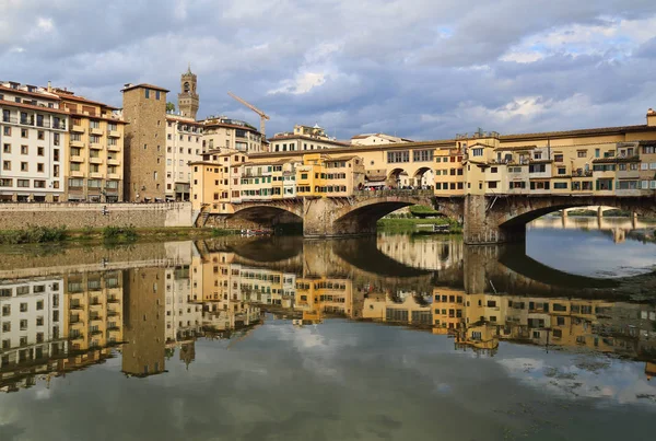 Florence Italië September 2017 Toeristen Brug Ponte Vecchio Tot Uiting — Stockfoto