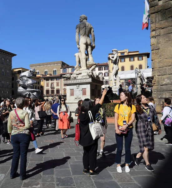 Florença Itália Setembro 2017 Turistas Admiram Edifícios Históricos Estátuas Piazza — Fotografia de Stock