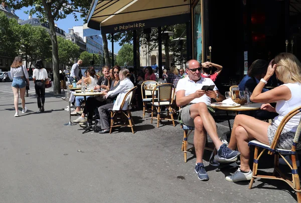 Paris France May 2018 People Sit Sidewalk Cafe Paris France — Stock Photo, Image