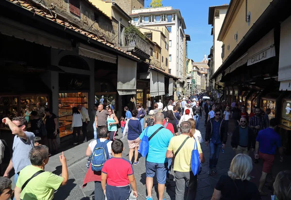 Florencia Italia Septiembre 2017 Turistas Caminando Por Las Tiendas Puente — Foto de Stock