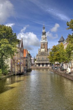 Alkmaar kanal ve Hollanda'da bina peynir