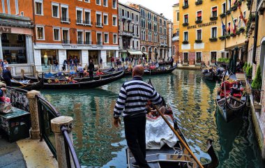 Venice, İtalya - 30 Eylül 2018: Şair ve gondol ve Venedik, İtalya 30 Eylül 2918 üzerinde turist