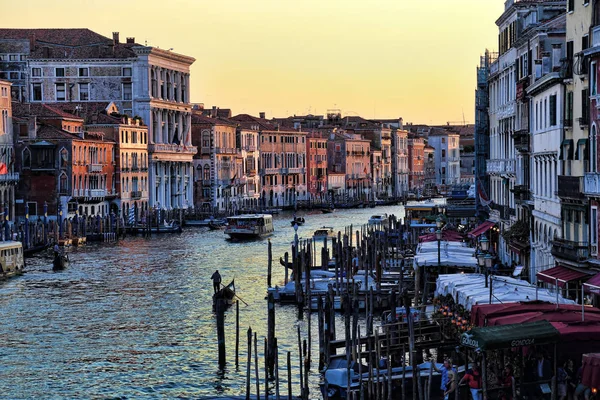 Venice Italy September 2018 Boats Gondolas Grand Canal Rialto Bridge — Stock Photo, Image
