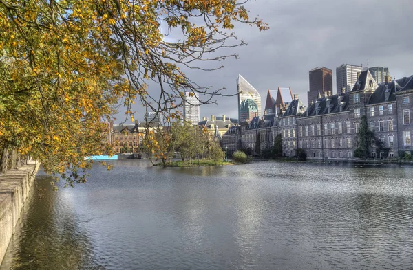 秋季在荷兰海牙举行的政府和议会大楼 — 图库照片