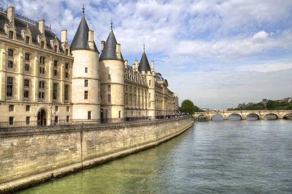 Paris France May 2018 Historical Conciergerie Buildings People Crossing Bridge — Stock Photo, Image