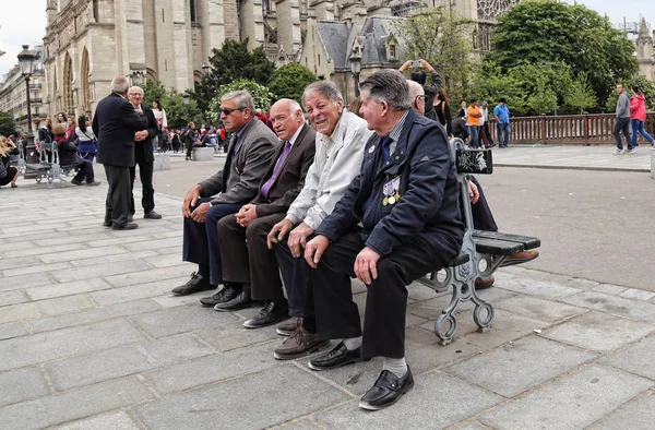 Paris France May 2018 World War Veterans Sitting Bench Notre — Stock Photo, Image