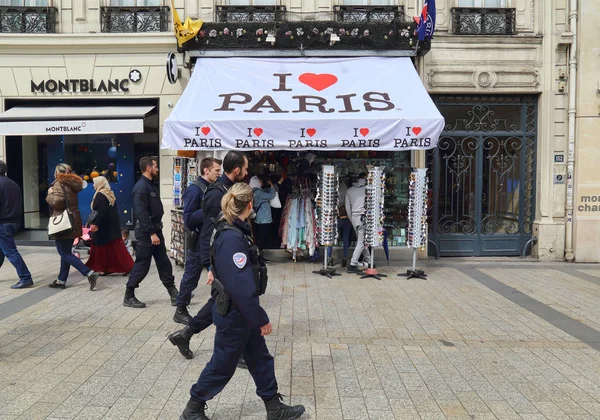 Paris Frankrike Maj 2018 Poliser Promenad Avenue Des Champs Elysées — Stockfoto