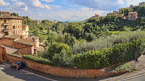 Történelmi Épületek Zöld Kertek Régi Siena Toscana Olaszország — Stock Fotó