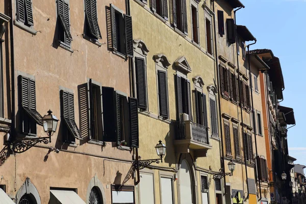 Исторические Дома Оконными Ставнями Флоренции Италия — стоковое фото
