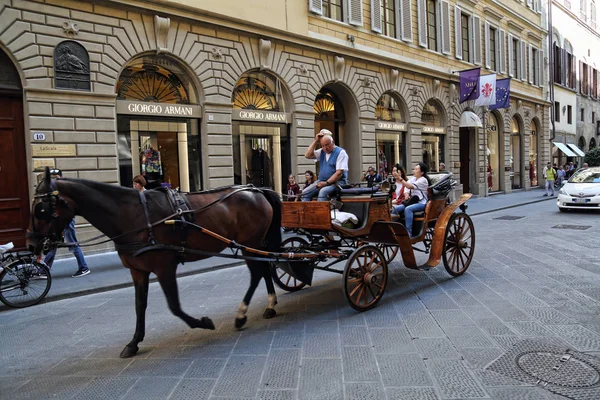 Asian Tourists Horse Drawn Cart Excursion Florence Italy — Stock Photo, Image