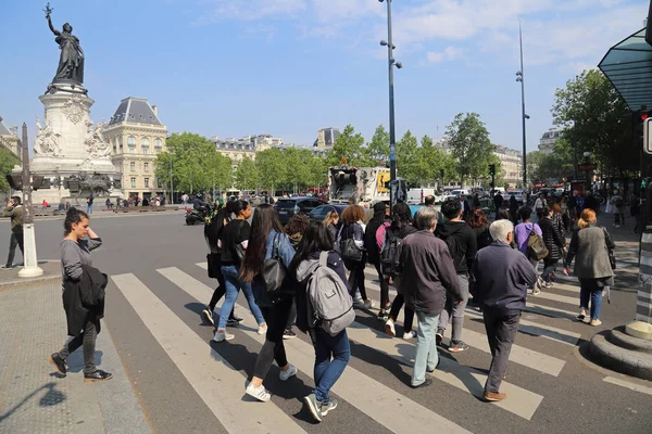 Paris France May 2018 People Cross Street Place Republique Paris — Stock Photo, Image