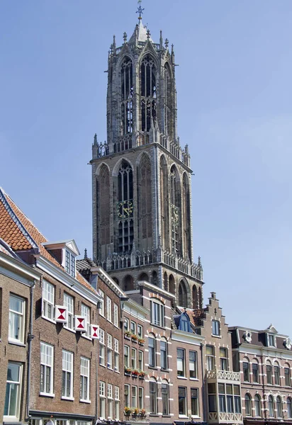 Tour Église Cathédrale Utrecht Dessus Une Rue Commerçante Long Canal — Photo