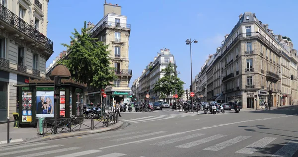 法国巴黎 2018年5月16日 2018年5月16日 法国巴黎蒙马特圣彼得堡街的横断面道路 — 图库照片