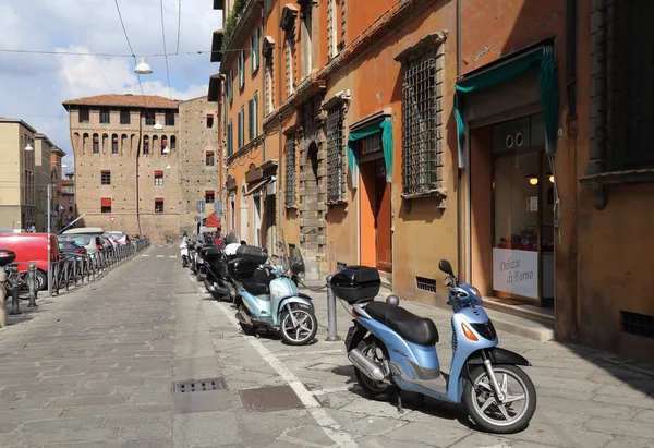 Скутеры в Болонье, Италия — стоковое фото
