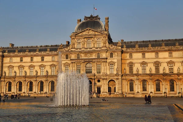 Louvren i Paris, Frankrike — Stockfoto