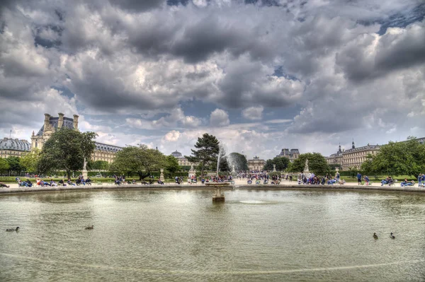 法国巴黎杜伊勒里花园喷泉 — 图库照片