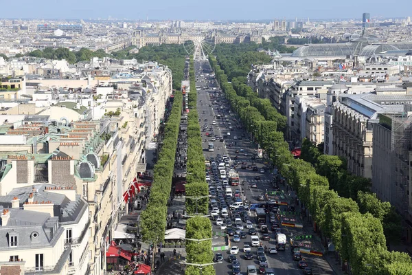 Елисейский проспект в Париже, Франция — стоковое фото