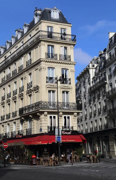 フランス、パリの街角のバー — ストック写真