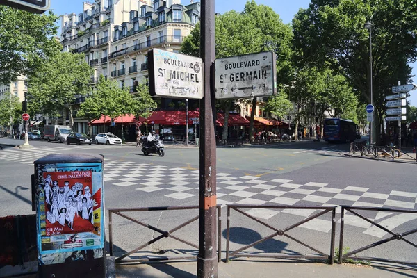 在巴黎，法国的路牌 — 图库照片