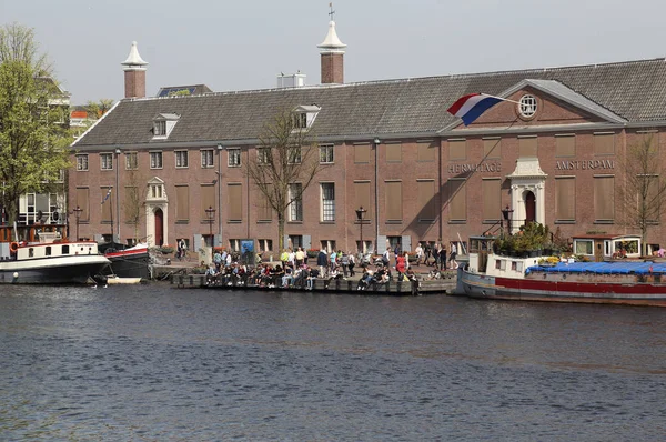 Turistas no Museu Hermitage de Amesterdão — Fotografia de Stock