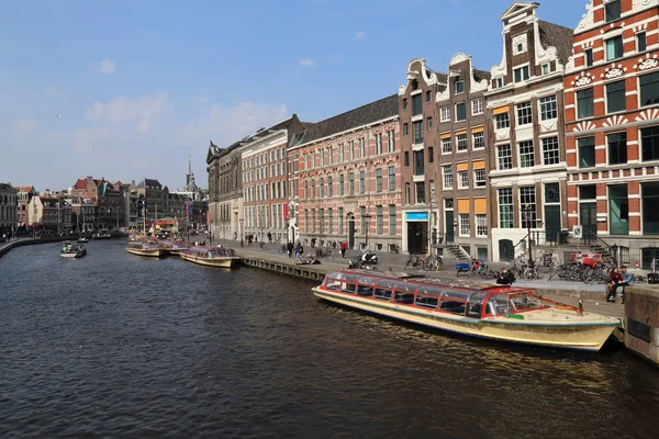 Bateaux d'excursion à Amsterdam — Photo