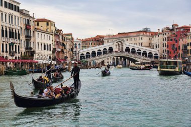 Venedik, Italya büyük Kanal genelinde Rialto Köprüsü
