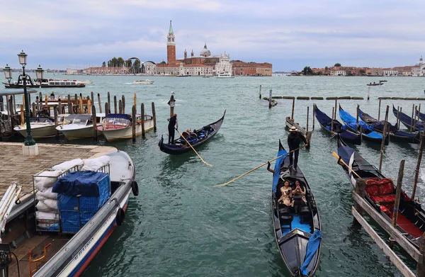 Gondolas and San Giorgio Maggiore islannd in Venice, Italy — Stock Photo, Image