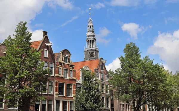 Turm der alten kirche in amsterdam, holland — Stockfoto