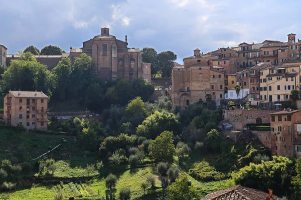 Bâtiments historiques dans la vieille Sienne en Toscane, Italie — Photo