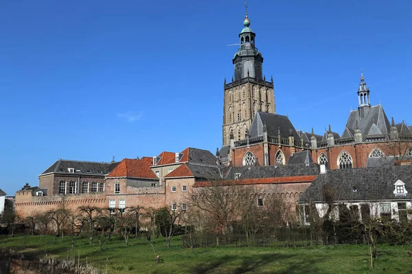 Sint Walburgiskerk i Zutphen, Nederländerna — Stockfoto