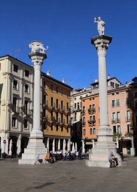 Vicenza, İtalya'daki Piazza dei signori sütunları