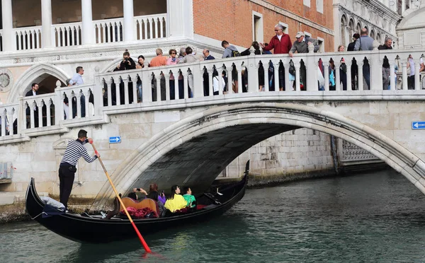 Venedik, İtalya'daki İç Çekmeler Köprüsü'nde — Stok fotoğraf