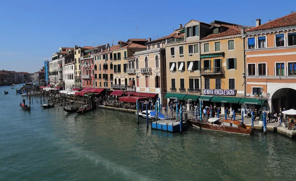 View of the Grand Canal from the Rialto bridge in Venice, Italy — Stock Photo, Image
