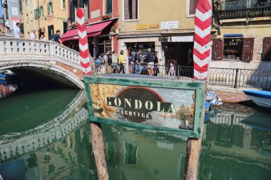 Venedik, Italya kanalında gondol hizmeti