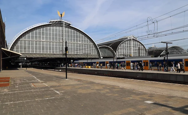 Amsterdam railway station in Holland — Stock Photo, Image
