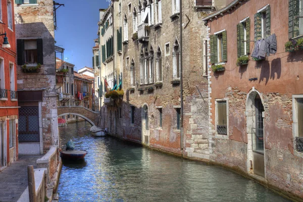 Canal tranquilo en Venecia, Italia — Foto de Stock