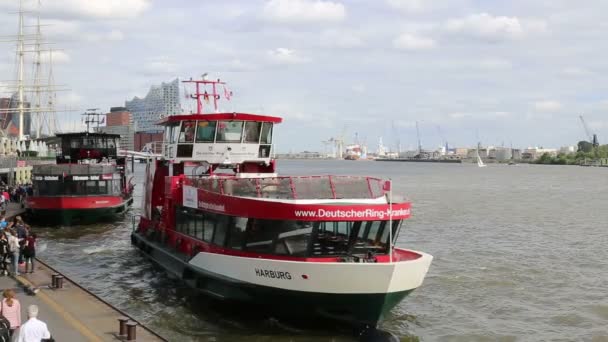 Barco Balsa Com Passageiros Navega Rio Elba Hamburgo Alemanha Outubro — Vídeo de Stock