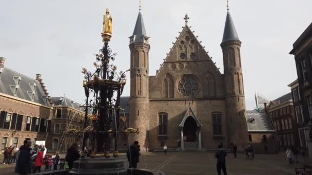 Κτίριο Ridderzaal Σιντριβάνι Και Τουρίστες Στο Κοινοβούλιο Binnenhof Στη Χάγη — Αρχείο Βίντεο