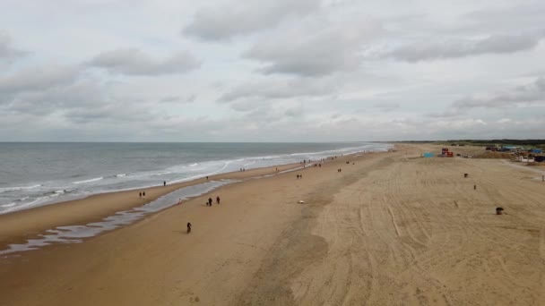 Pessoas Andando Pedalando Praia Uma Roda Gigante Haia Holanda Outubro — Vídeo de Stock
