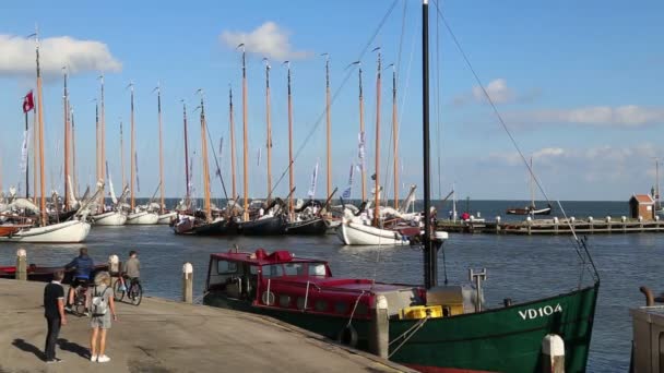 Yates Históricos Puerto Pesquero Volendam Países Bajos Septiembre 2019 — Vídeos de Stock
