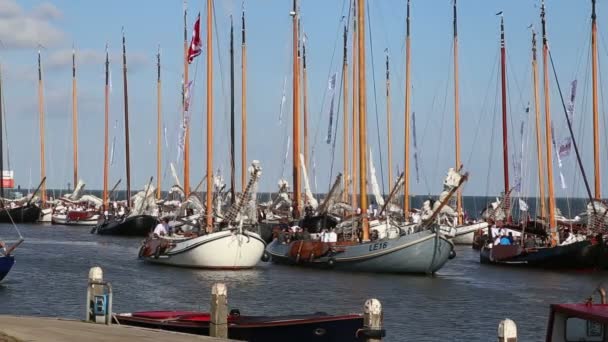 Historiska Båtar Fiskehamnen Volendam Nederländerna Den September 2019 — Stockvideo