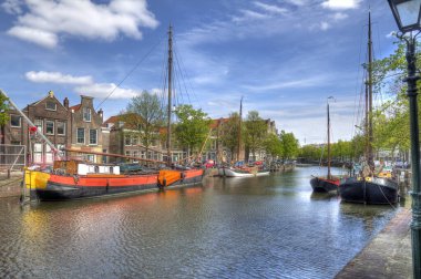 Hollanda, Schiedam 'da kanal ve tarihi tekneler