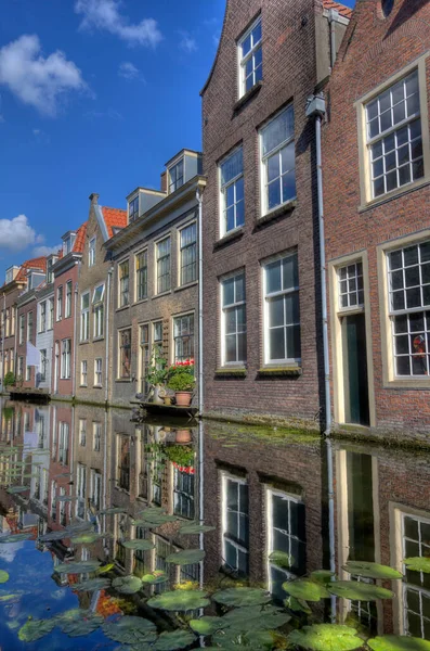 Casas Sus Reflejos Agua Canal Delft Holanda — Foto de Stock