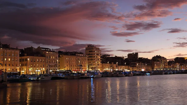 Puesta Sol Antiguo Puerto Marsella Francia Con Barcos Recreo Edificios — Foto de Stock