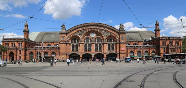 Бремен Германия Июля 2019 Года Люди Идущие Перед Центральным Железнодорожным — стоковое фото