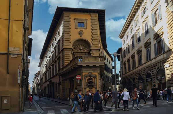 Florencia Italia Septiembre 2017 Gente Cruza Calle Parte Histórica Florencia — Foto de Stock