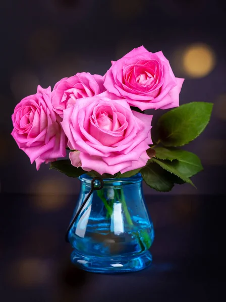 Ramo Rosas Rosadas Frescas Con Luces Bokeh — Foto de Stock