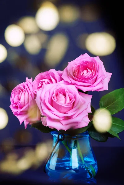 Ramo Rosas Rosadas Frescas Con Luces Bokeh — Foto de Stock